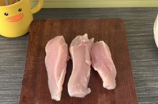 给猫咪煮鸡胸肉后悔死了（给猫咪煮鸡胸肉怎么煮）